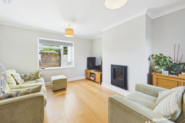 7 Upton Road, Aylesbury photo 3