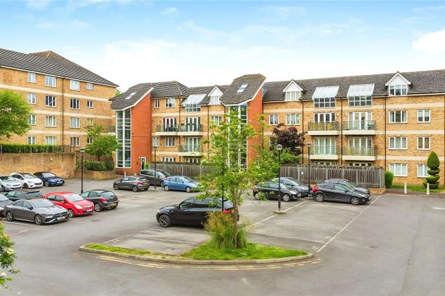 Flat to rent in Branagh Court, Reading, Berkshire