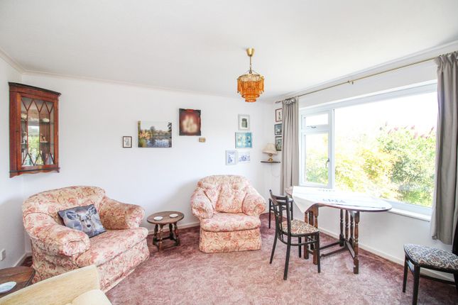 29, Withypitts East, Crawley photo 2