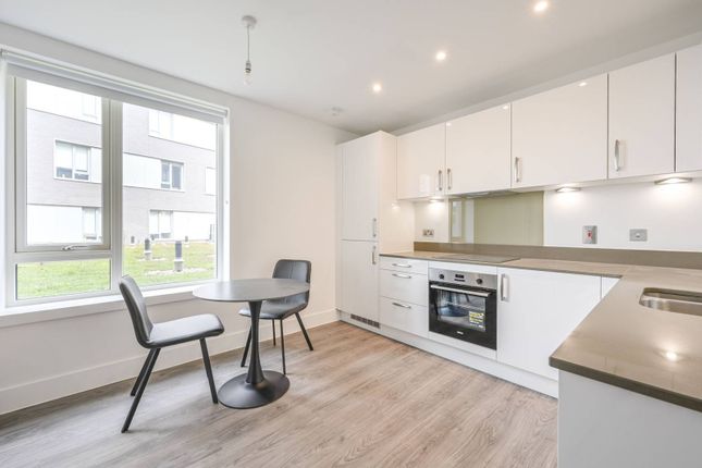 Flat to rent in Nautilus Apartments, Canning Town, London