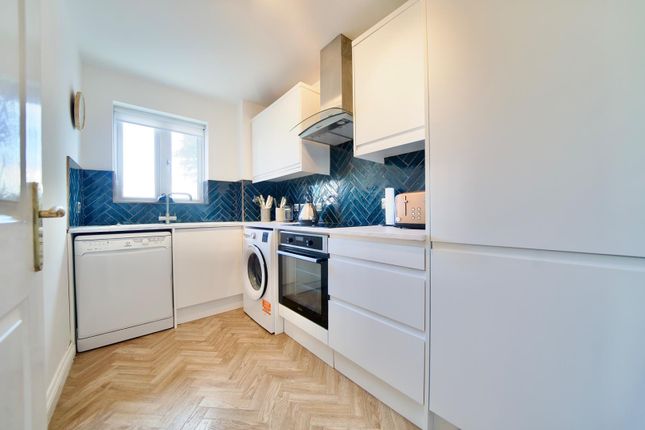 Flat 6,, 1 Corscombe Close, Weymouth photo 2