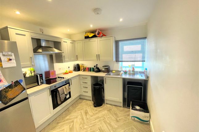 Flat to rent in Grove Road, Portland