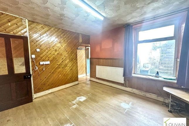 18 Walter Street, Abertysswg, Tredegar photo 4