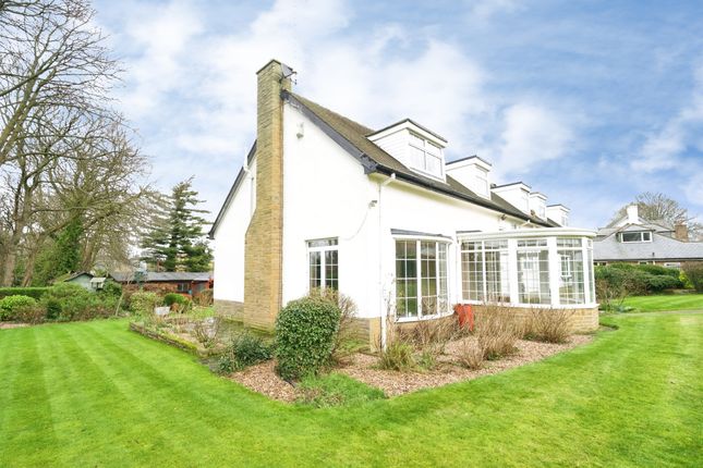 10, Woodthorpe Park Drive, Wakefield photo 2