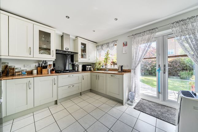 34, Angelica Avenue, Hitchin photo 3