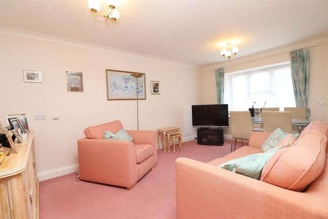 Yew Tree Court, 5, Barnet Lane, Borehamwood photo 4