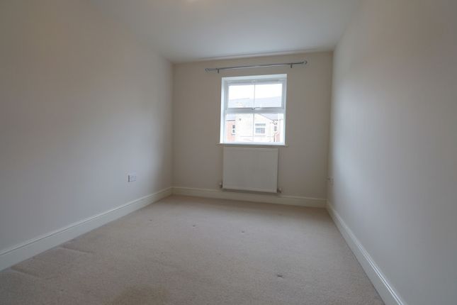 Flat to rent in London Road, Hinckley, Leicestershire