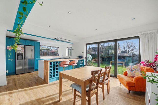 17 The Circle, Fareham photo 2