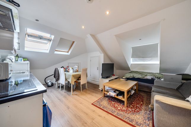 Flat 25, Kingsmount Court, 12A, Lewis Road, Sutton photo 3