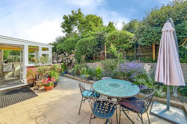 9, Stuart Way, Bridport photo 2