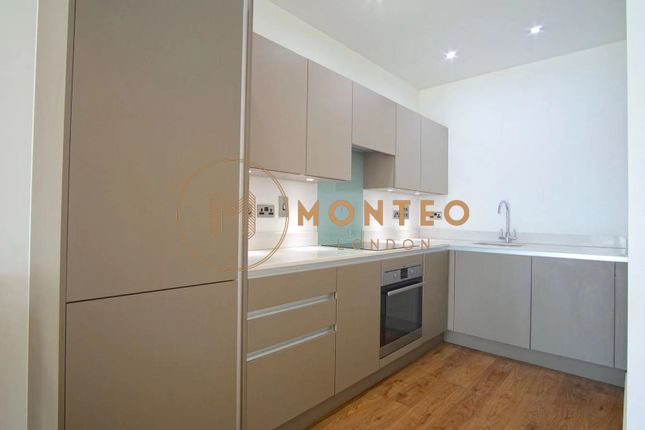 Flat 311, Lighterman Point, New Village Avenue, London photo 2