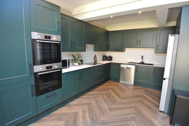 22 Lynwood Kitchen.Jpg