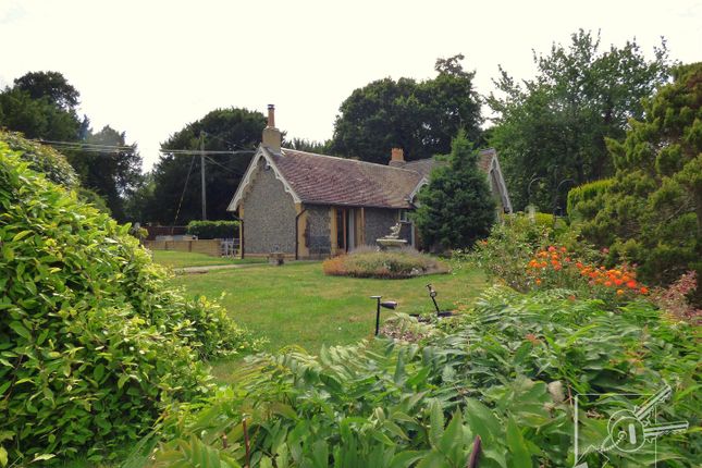 Detached bungalow for sale in Nurstead Church Lane, Meopham, Kent