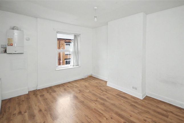 10, Dobson Avenue, West Yorkshire photo 4
