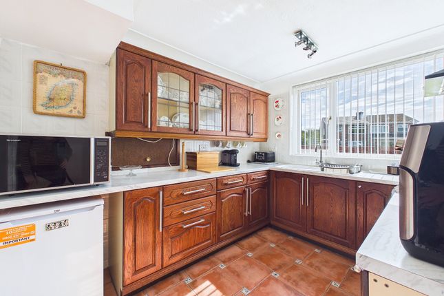 43, Farndon Avenue, St Helens photo 3