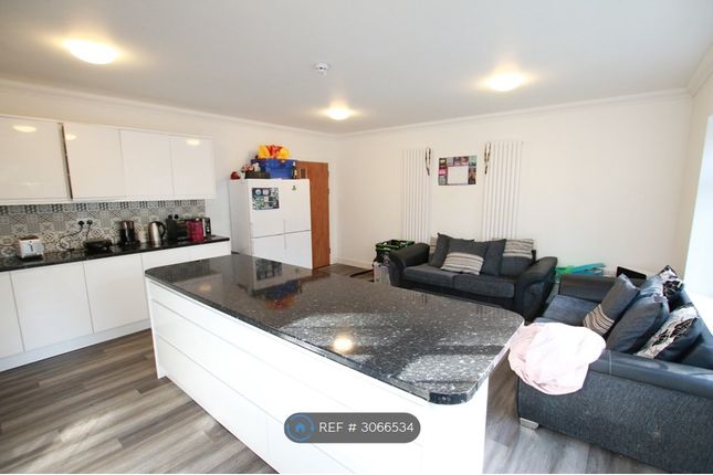 St Floor Apartment  Shinfield Road, Reading photo 2