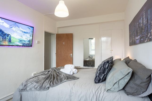 Flat to rent in Powis Road, London