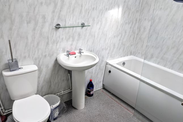 21, Brook Street, PONTYPRIDD photo 3