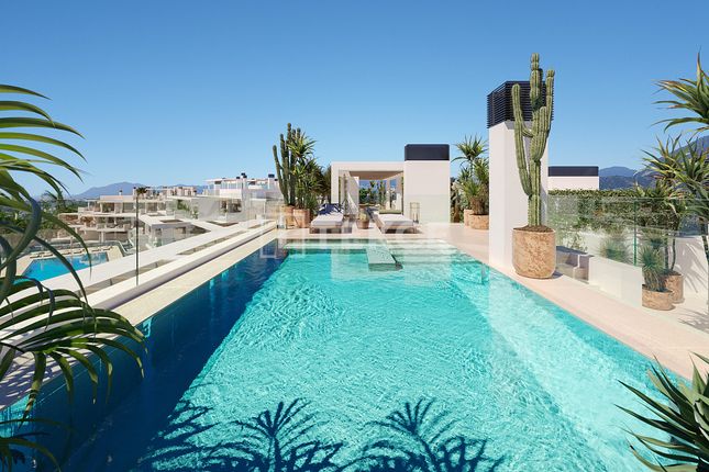 Duplex for sale in Golden Mile, Marbella, Málaga, Spain