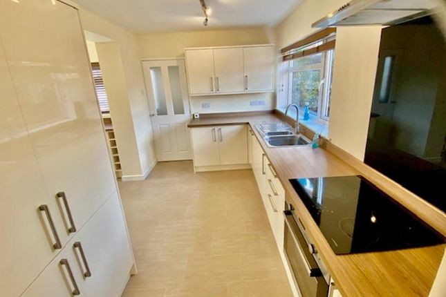 57, Knightsway, Leeds photo 3