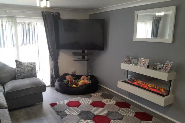 10, Ladeler Grove, West Midlands photo 2