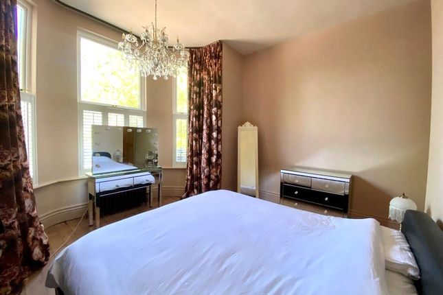 Flat 2,, Harthill Court, Altrincham photo 4