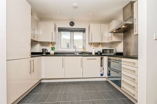 52, Andrews Close, Warwickshire photo 3