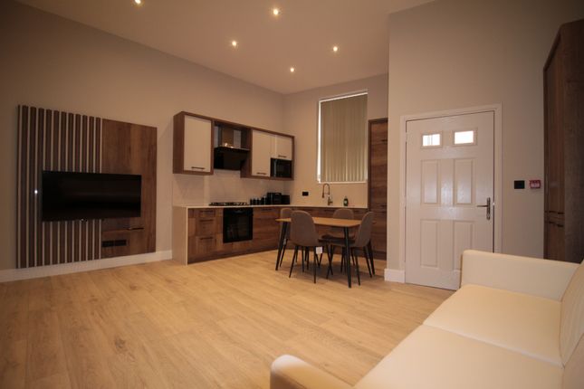 2-bed flat on Warple Way, London, £695,000