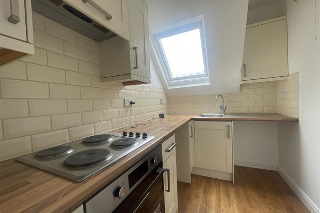 Flat to rent in Richmond Avenue, Aylestone, Leicester