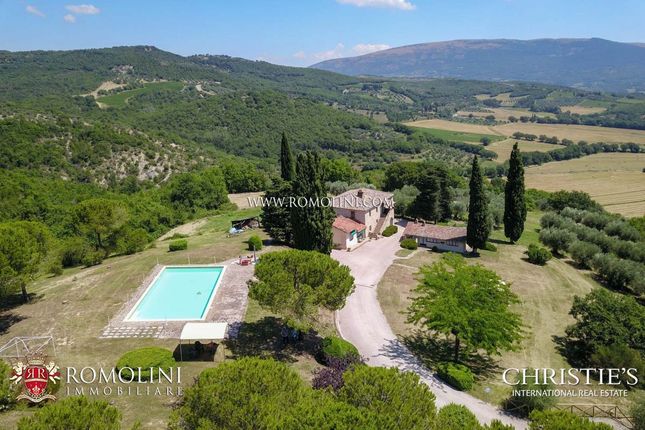 Thumbnail Farm for sale in Corciano, Umbria, Italy