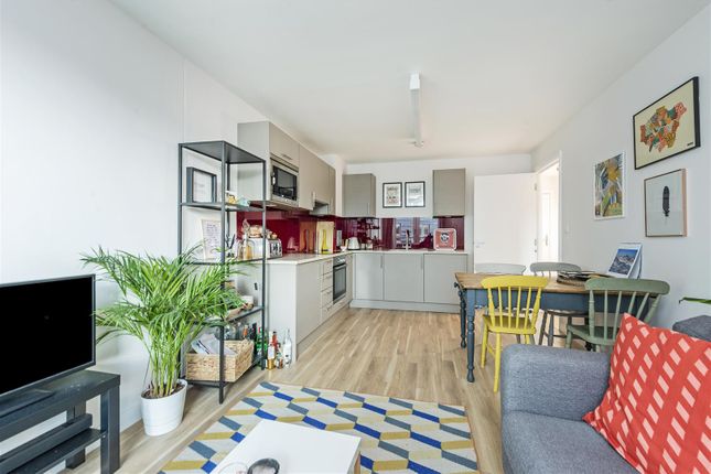Thumbnail Flat for sale in 1 Salamanca Place, Vauxhall, London