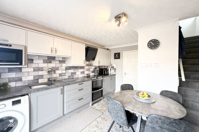 39, Riversleigh Drive, Stourbridge photo 2