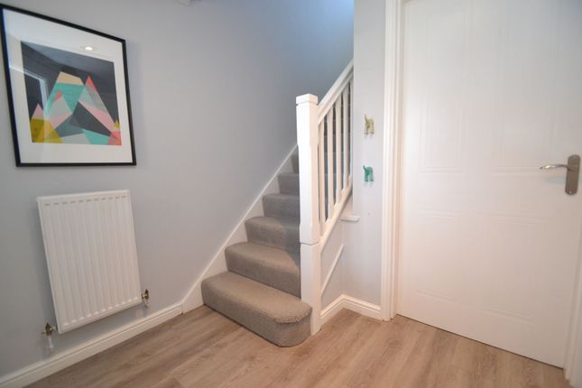 8 Thrice Fold, Thackley photo 2
