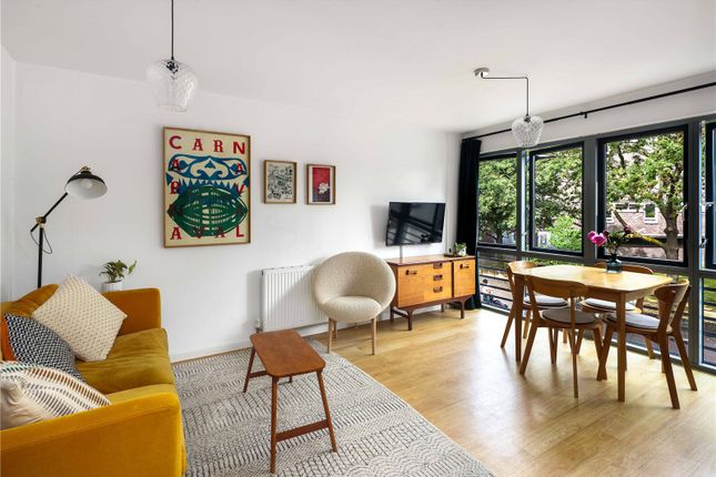 Flat for sale in Mead Place, Central Hackney, London