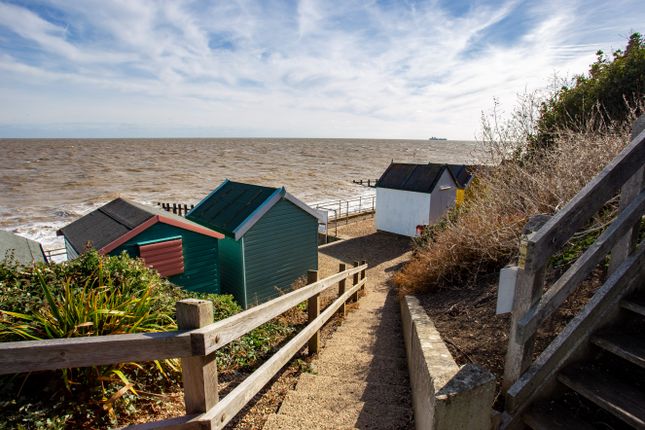 Beach Hut 419 Brackenbury Fort, Cliff Road, Felixstowe photo 3
