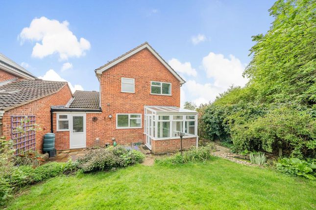 Detached house to rent in Fairford Way, Bicester