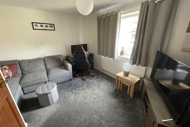3, Mulberry Gardens, Crewkerne photo 3