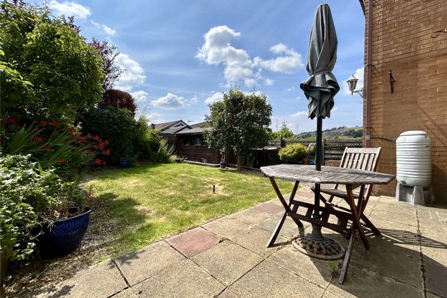 7, Alphin Close, Mossley photo 3