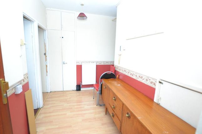 3, Buttsbury Road, Redbridge photo 4