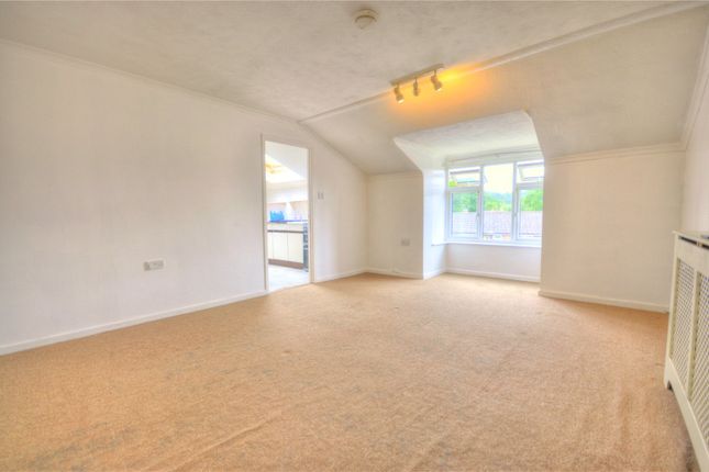 12, Sycamore Court, Godalming photo 3