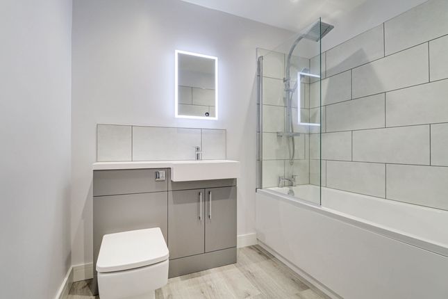 5, Paddock Close, Luton photo 4