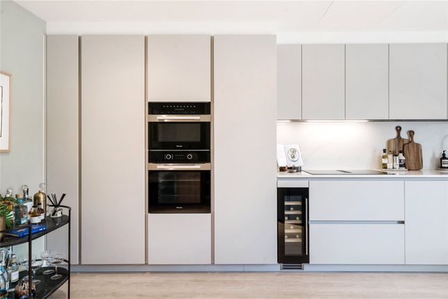 Flat for sale in Clapham Common South Side, London