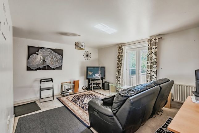 20, Kingsfield Way, Redhill photo 3