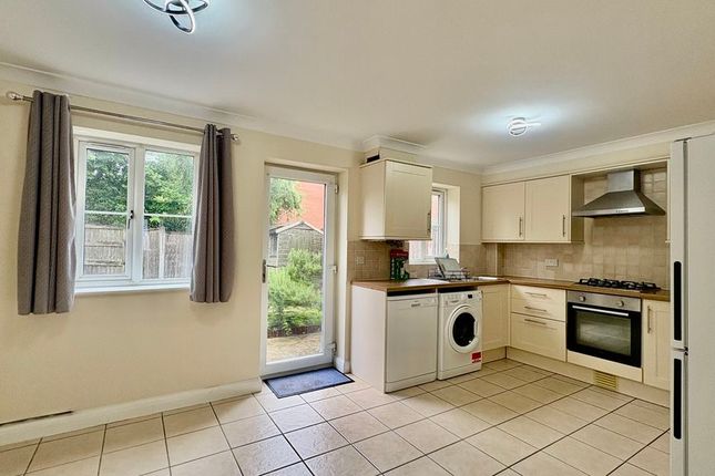 7, Poplars Grove, Lincoln photo 2