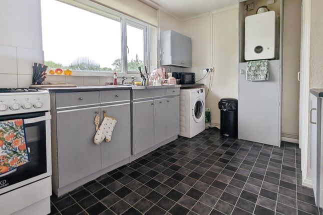 37, Marion Way, Birmingham photo 4