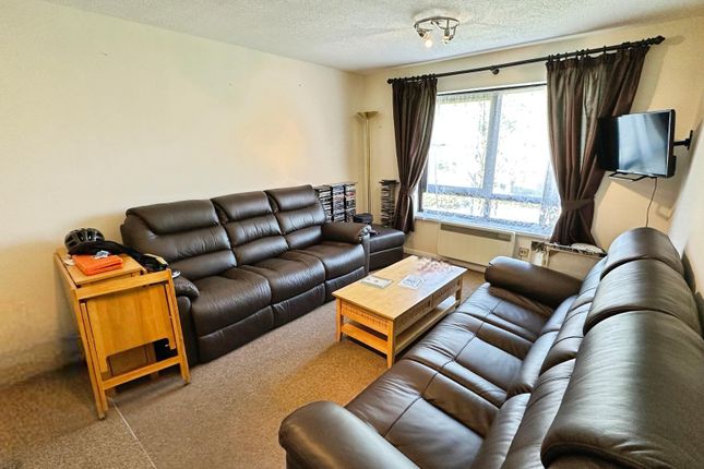 Flat 5, Colstone Court, Marina Gardens, Bristol photo 4