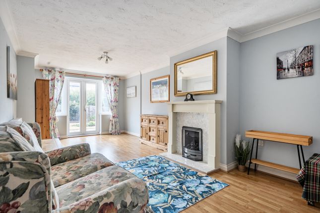 2, Barley Crescent, Carterton photo 4