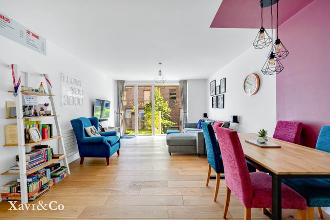 27, Bowline Court, Brentford photo 4
