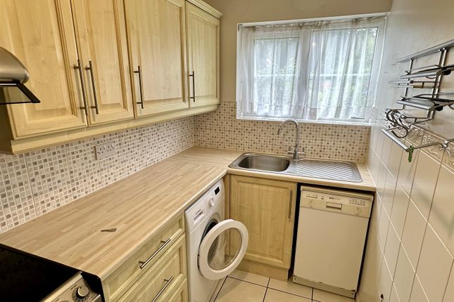 54, Tanners Crescent, Hertford photo 3