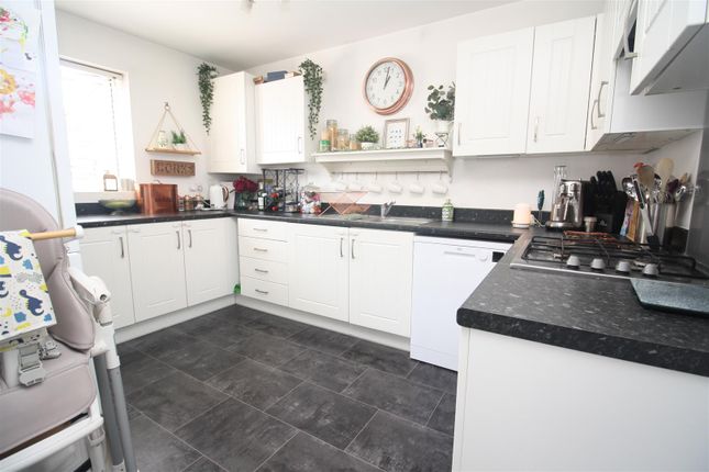 Flat 2, 57, Santa Cruz Avenue, Milton Keynes photo 4